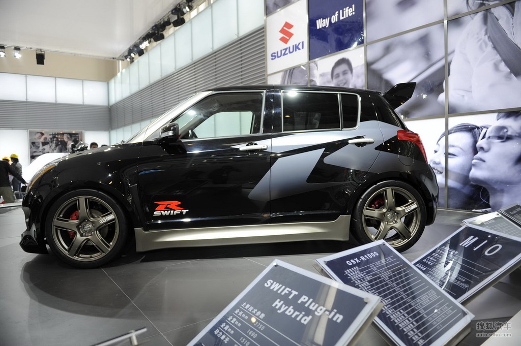 铃木雨燕r车展实拍