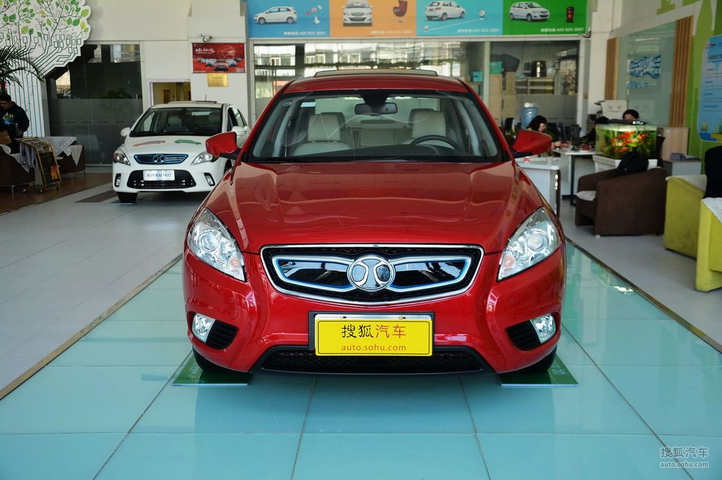 【 北汽新能源eu系列高清图片】_2016款 eu260乐享版_熔岩红_外观