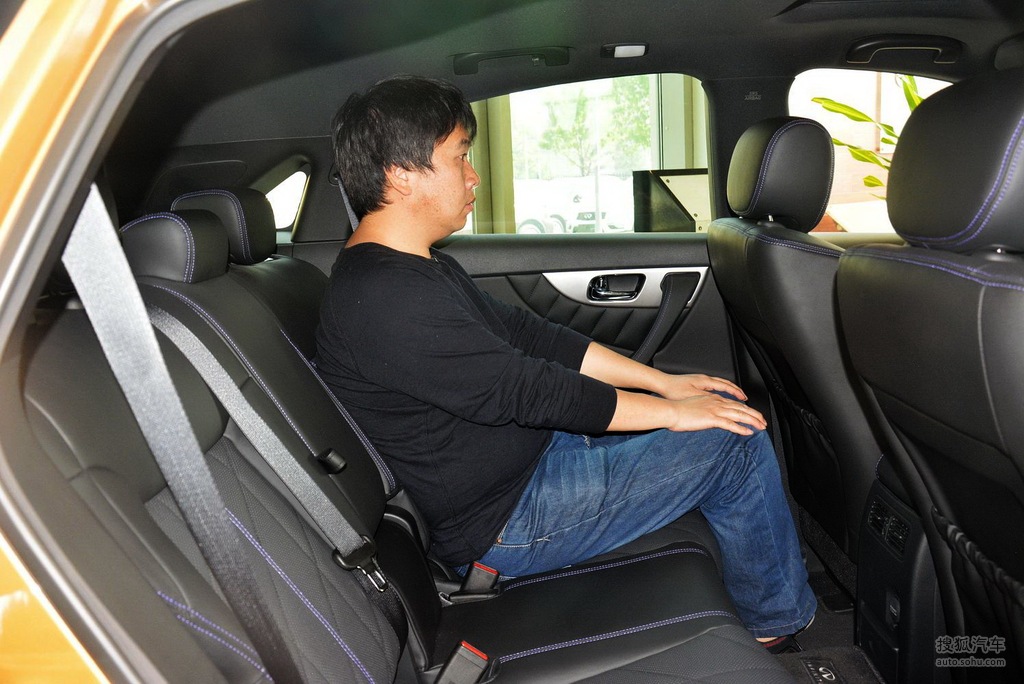 【 英菲尼迪qx70高清图片】_2015款 3.7l 绝影版_空间展示_搜狐汽车网