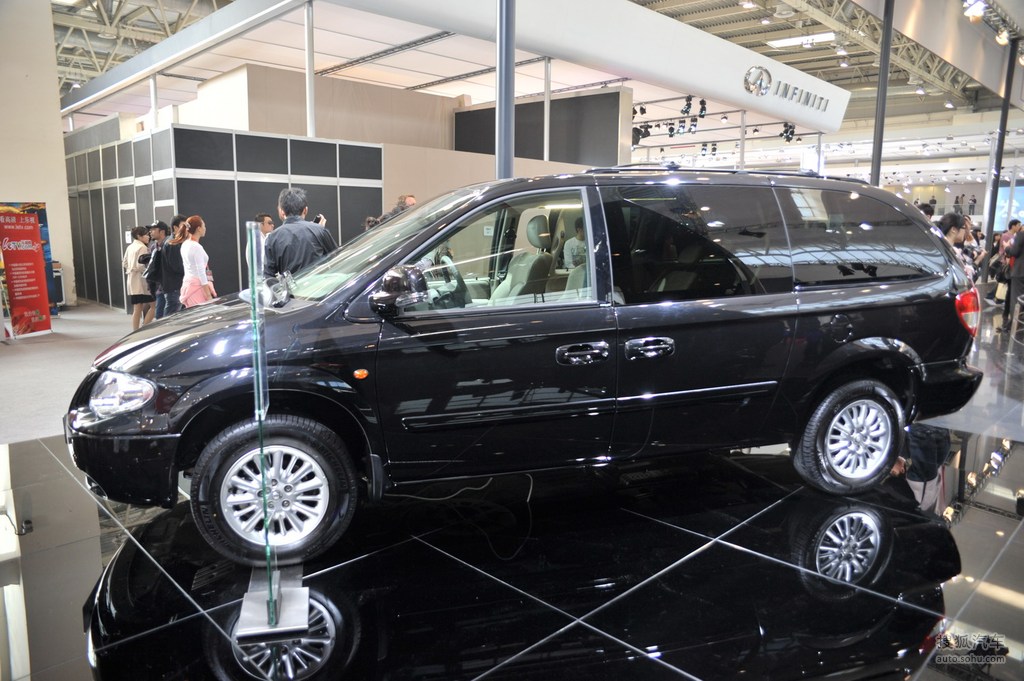 克莱斯勒大捷龙车展实拍