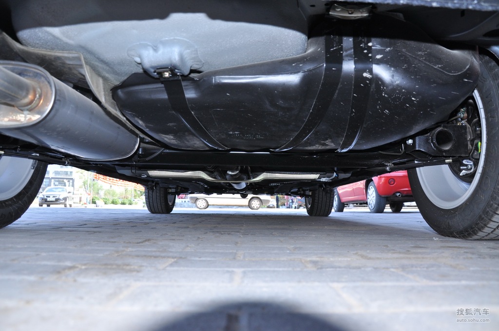 【 奇瑞旗云2高清图片】_底盘发动机_搜狐汽车网
