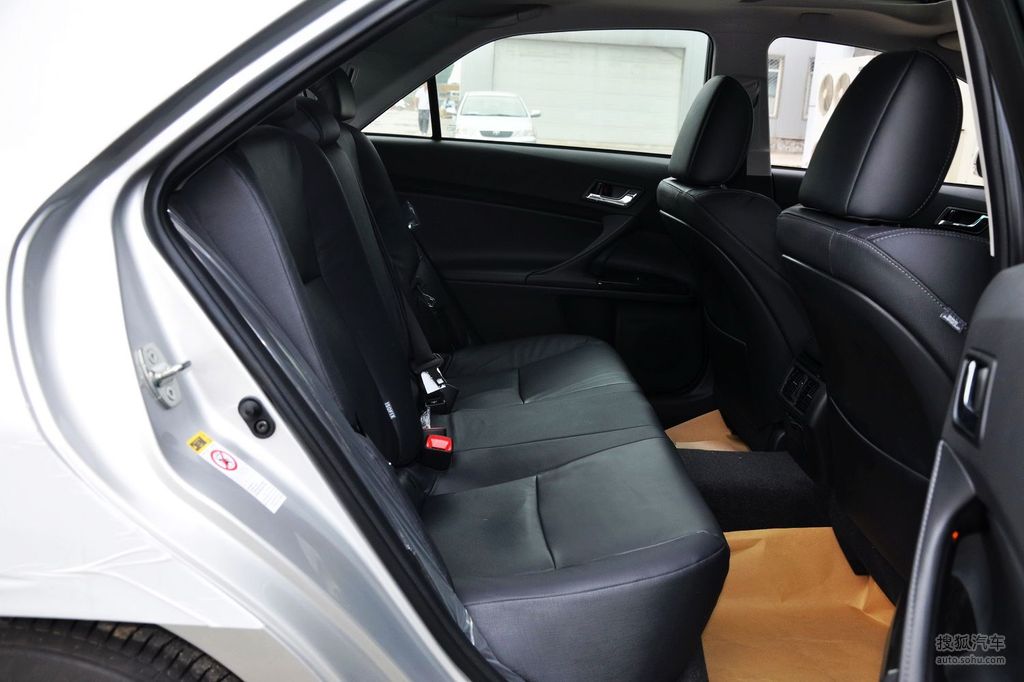 2010款一汽丰田新锐志25v风度箐英版到店实拍