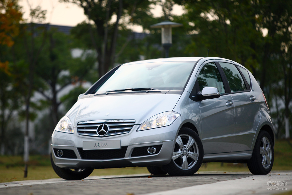 奔驰a160试驾提示:支持键盘翻页 ←左 右→外观(1703)内饰(2566)空间