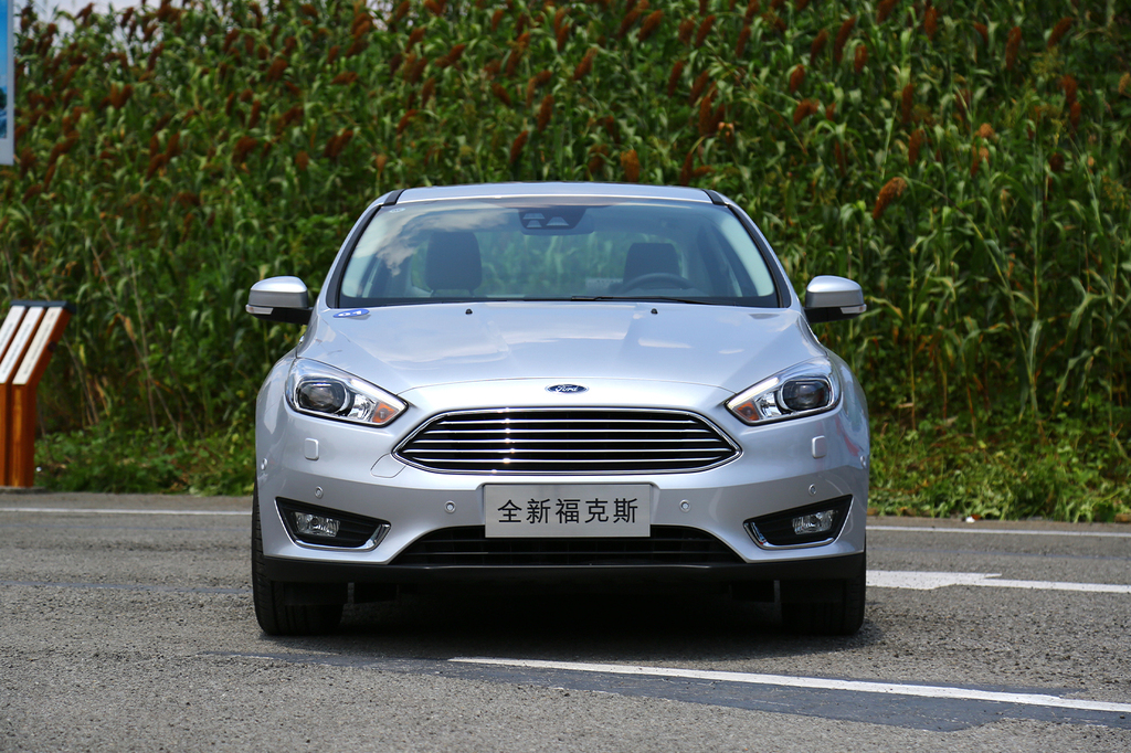 福特福克斯三厢