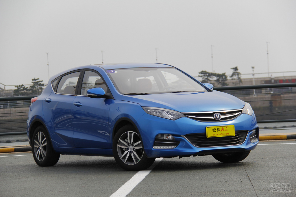 2016款长安逸动xt 1.6gdi手动锐酷型 提示:支持键盘翻页 ←左右