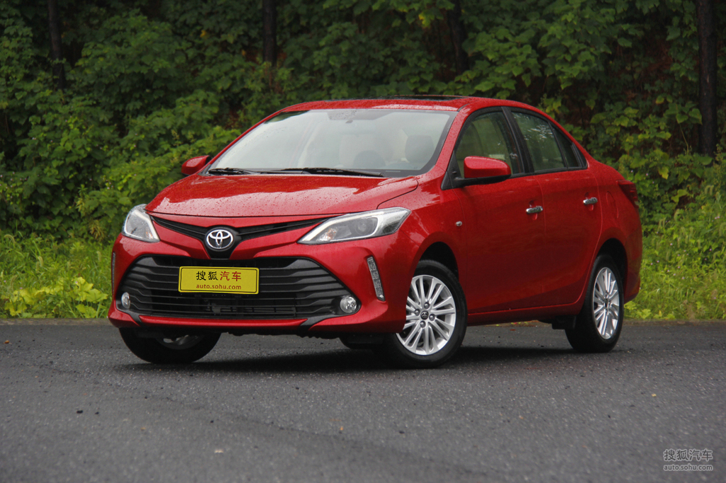 2017款一汽丰田威驰15lcvt尊行版