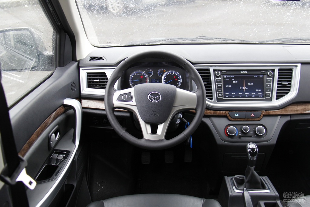 2017款北汽幻速h6 1.8l豪华型m18a