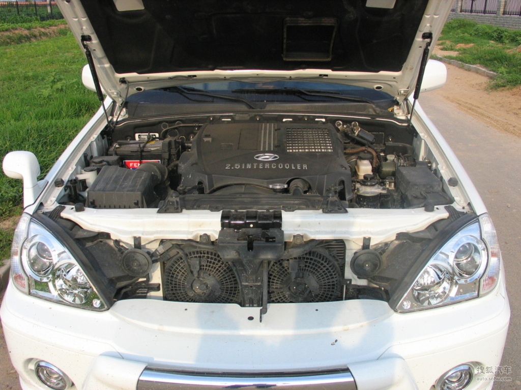 华泰现代特拉卡2.5柴油 - 发动机特写