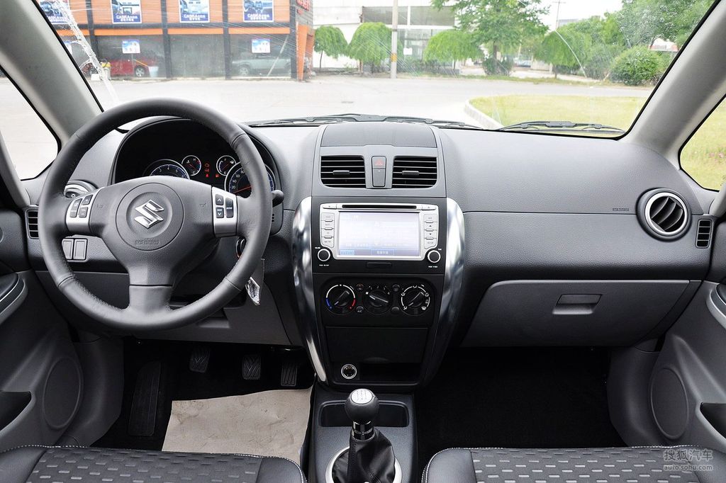 【 铃木天语sx4高清图片】_2011款 1.