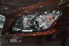   2012款丰田RAV4 2.0自动四驱炫装版到店实拍