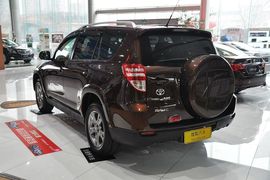   2012款丰田RAV4 2.0自动四驱炫装版到店实拍