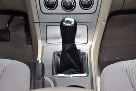   2012款长安CX30三厢1.6L手动豪华型