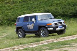   2011款丰田FJ酷路泽场地体验