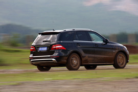   2012款奔驰ML350动感型试驾