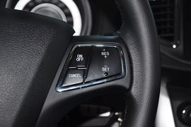   2012款奔腾B90 2.0L手动豪华型到店实拍
