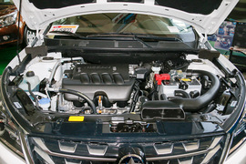 2016款东风启辰T70X 2.0L CVT睿趣运动版