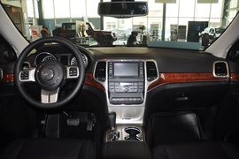  2013款JEEP大切诺基3.6L舒享导航版到店实拍