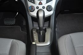   2011款雪佛兰爱唯欧两厢1.4SL自动型