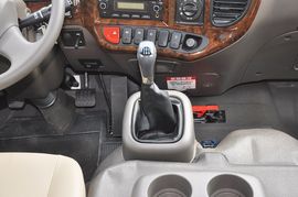   2013款四川现代康恩迪3.9L手动豪华型17座