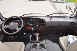   2013款四川现代康恩迪3.9L手动豪华型17座