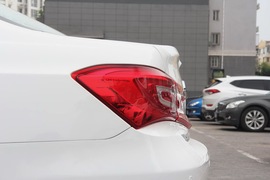 2017款比亚迪秦EV300 精英型