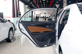 2018款比亚迪秦EV450 智联尊尚型