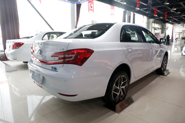 2018款比亚迪秦EV450 智联尊尚型