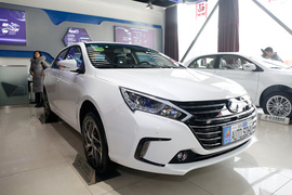 2018款比亚迪秦EV450 智联尊尚型