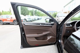 2018款大众辉昂 380TSI 两驱商务版 改款