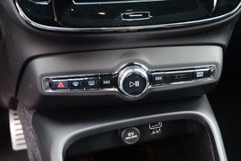   2019款沃尔沃XC40 T4四驱 子夜亚马逊蓝