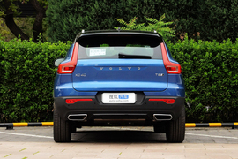   2019款沃尔沃XC40 T4四驱 子夜亚马逊蓝
