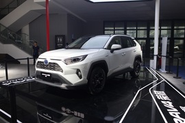   一汽丰田RAV4荣放双擎 成都车展实拍