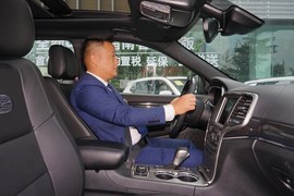  2019款Jeep大切诺基 3.6L 豪华导航版