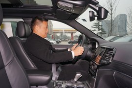   2020款Jeep大切诺基 3.0L 精英导航版