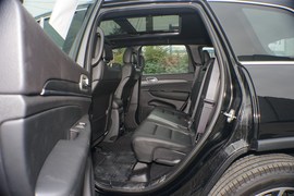   2020款Jeep大切诺基 3.0L 精英导航版
