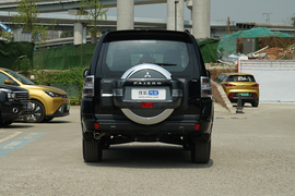   2020款三菱帕杰罗 3.0L 自动舒适版