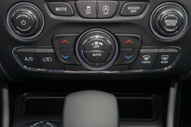   2020款 Jeep自由光 2.0T 四驱高性能旗舰版
