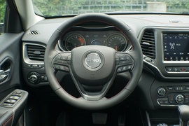   2020款 Jeep自由光 2.0T 四驱高性能旗舰版