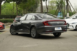   2021款 现代名图 1.8L CVT精英版GLX