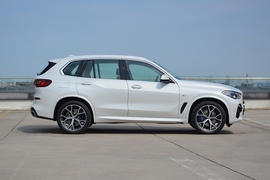   2021款宝马X5 xDrive40i 尊享型 M运动套装 改款