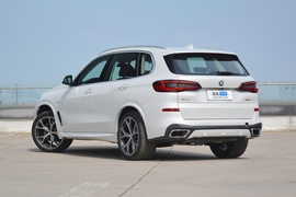   2021款宝马X5 xDrive40i 尊享型 M运动套装 改款