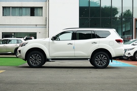   2020款日产途达 2.5L XE 手动两驱精英版