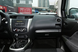   2021款日产纳瓦拉 2.5L手动四驱舒适型QR25 改款