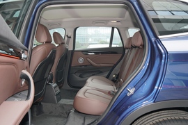   2022款宝马X1 sDrive20Li 时尚型