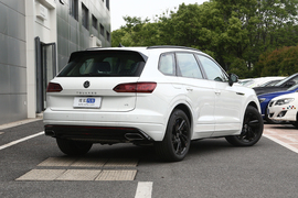   2022款大众途锐 3.0TSI 锐享版 曜黑运动套装