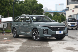   2021款宝骏Valli 1.5T 大理天空 CVT尊享型