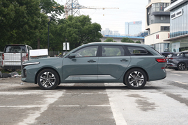   2021款宝骏Valli 1.5T 大理天空 CVT尊享型