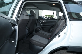   2022款丰田RAV4荣放 双擎 2.5L CVT两驱精英版