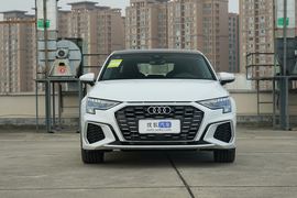 2022款奥迪A3L Limousine 35 TFSI 豪华运动型