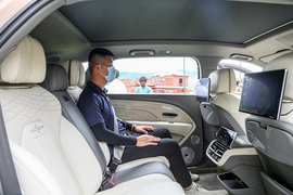   2022款宾利添越 4.0T V8 长轴距首发限量版